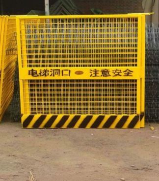 深度解析坑基護欄網 電梯防護門與基坑防護柵欄的安全之道